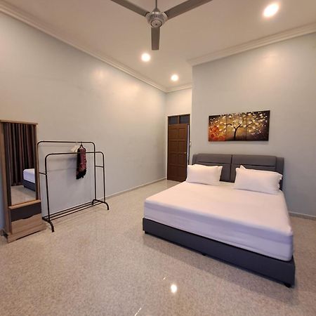 Zn Homestay Gong Badak Kampong Pengkalan Maras Exterior foto