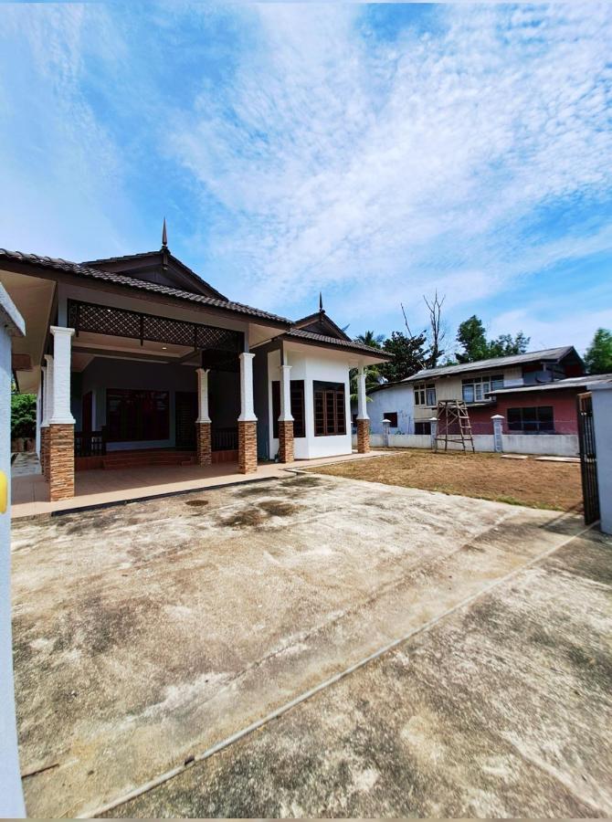 Zn Homestay Gong Badak Kampong Pengkalan Maras Exterior foto
